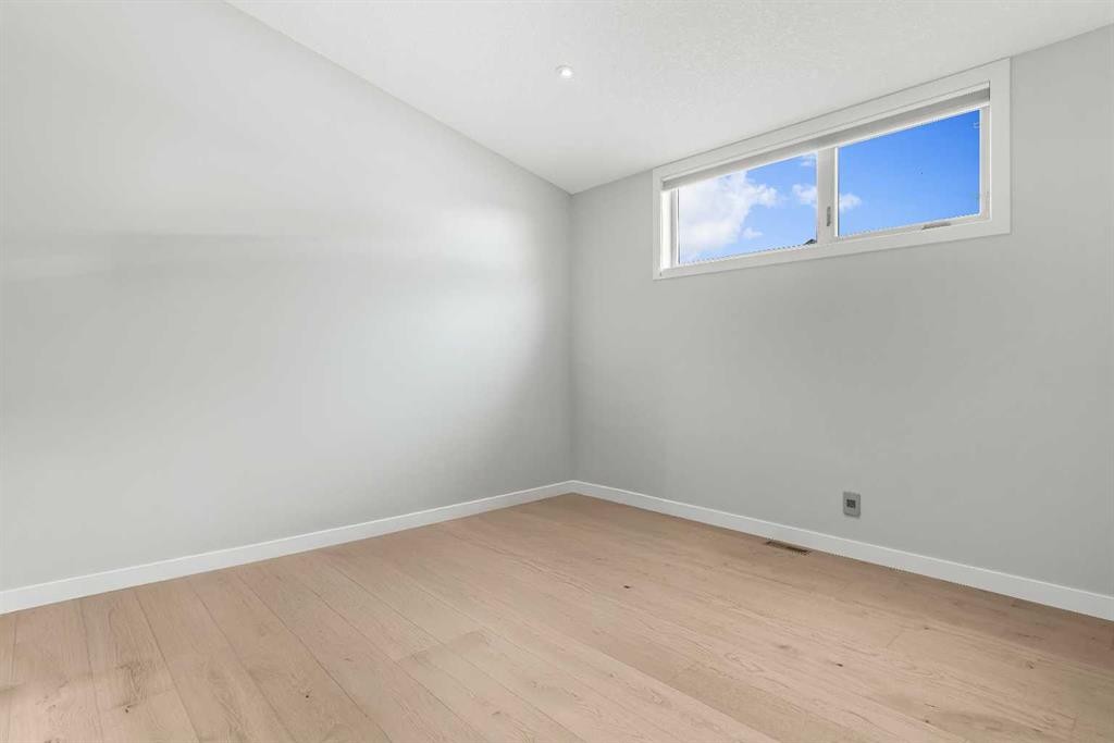 204-105 Stewart Creek Rise Sw, Canmore, AB - Indoor Photo Showing Other Room