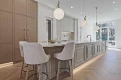 2322 54 Avenue SW Calgary, AB T3E 1M1