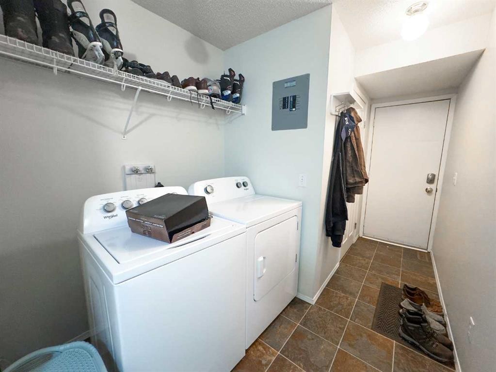 3 Alberta Avenue, Okotoks, AB - Indoor Photo Showing Laundry Room