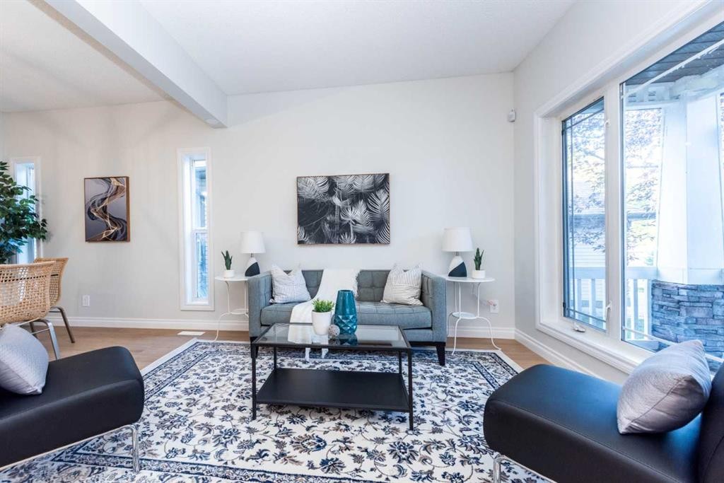 181 Chapala Drive Se, Calgary, AB - Indoor Photo Showing Living Room