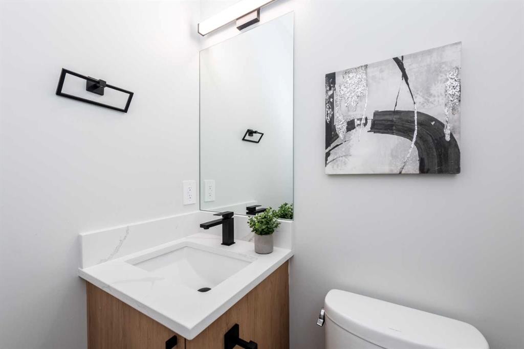 181 Chapala Drive Se, Calgary, AB - Indoor Photo Showing Bathroom