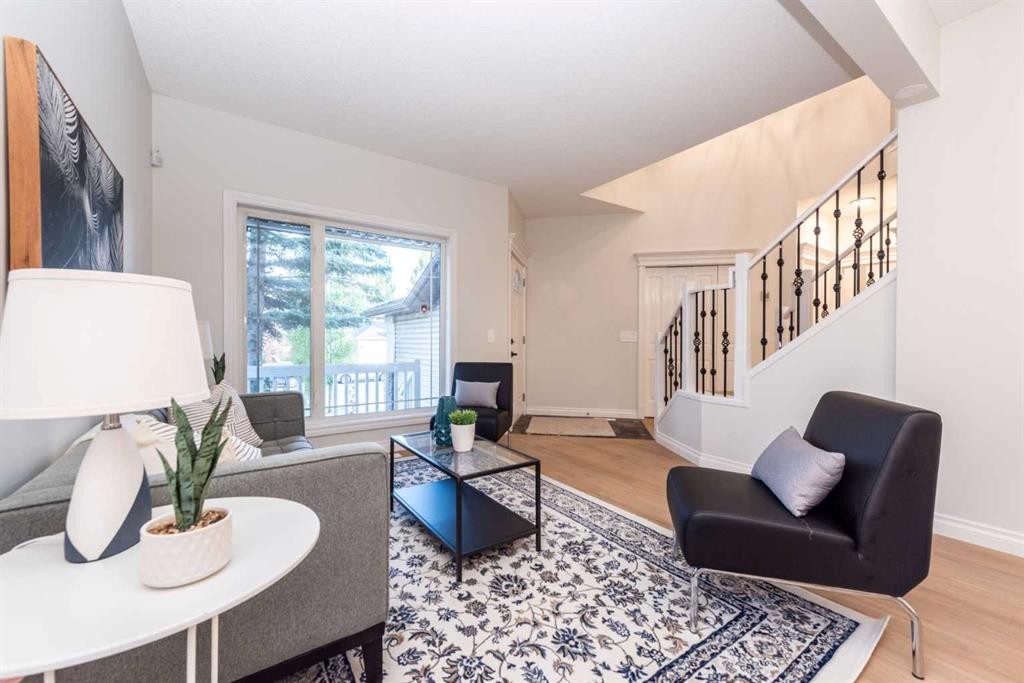 181 Chapala Drive Se, Calgary, AB - Indoor Photo Showing Living Room