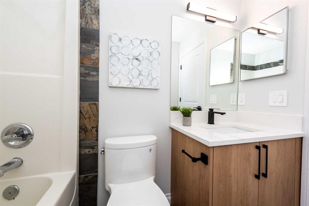 181 Chapala Drive Se, Calgary, AB - Indoor Photo Showing Bathroom