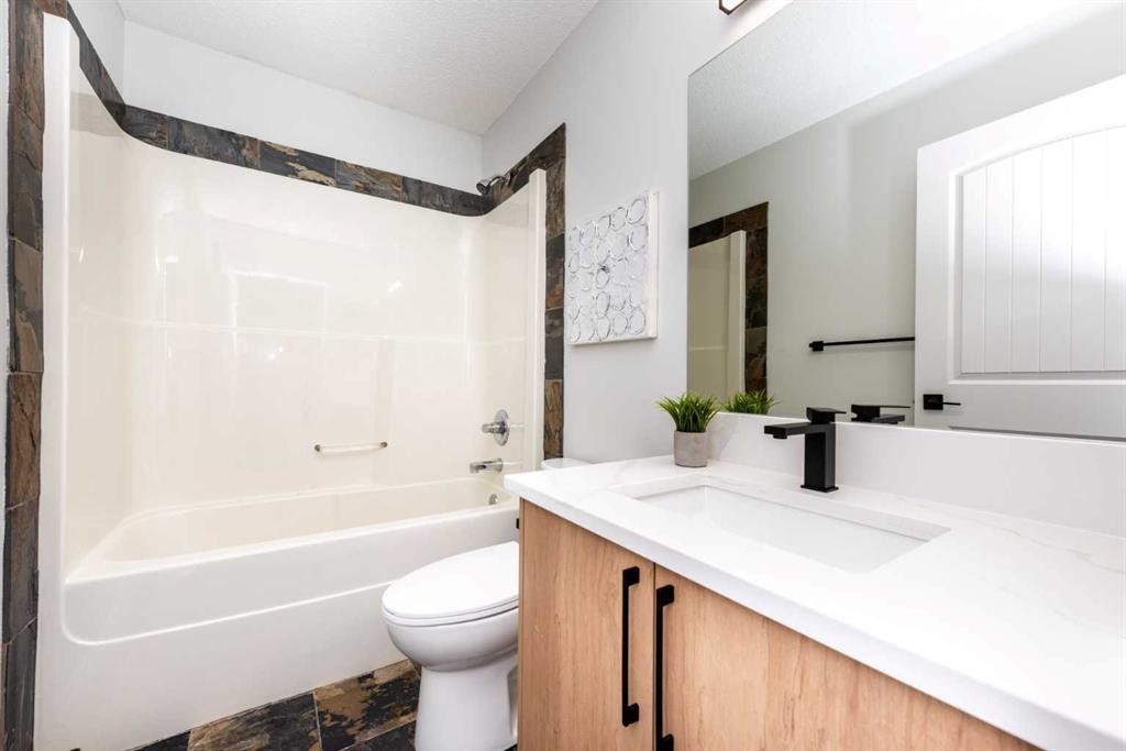 181 Chapala Drive Se, Calgary, AB - Indoor Photo Showing Bathroom