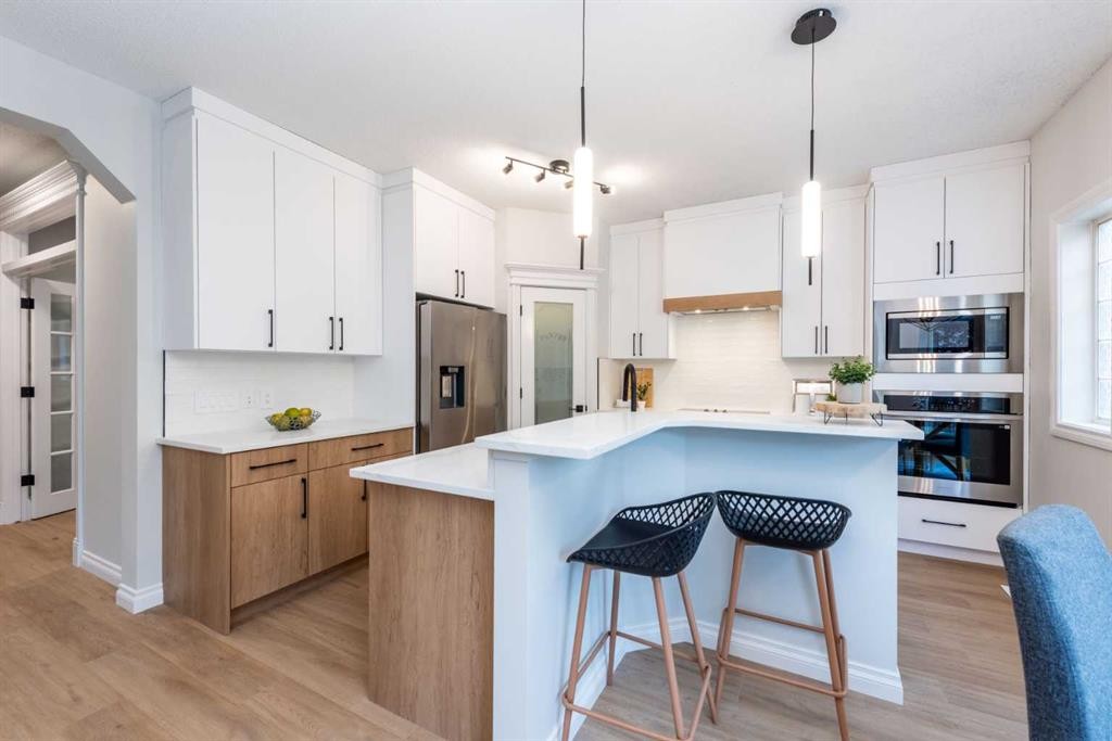 181 Chapala Drive Se, Calgary, AB - Indoor Photo Showing Kitchen With Upgraded Kitchen