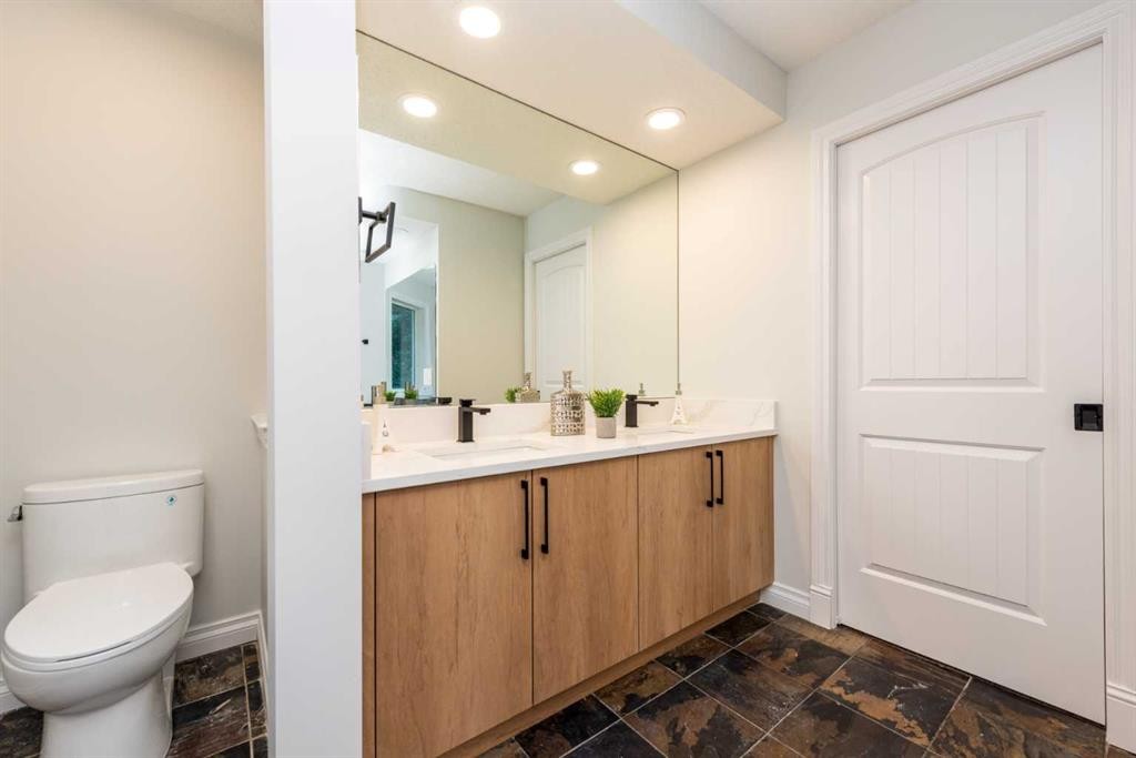 181 Chapala Drive Se, Calgary, AB - Indoor Photo Showing Bathroom