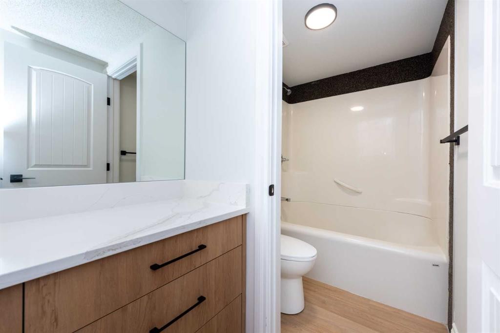 181 Chapala Drive Se, Calgary, AB - Indoor Photo Showing Bathroom