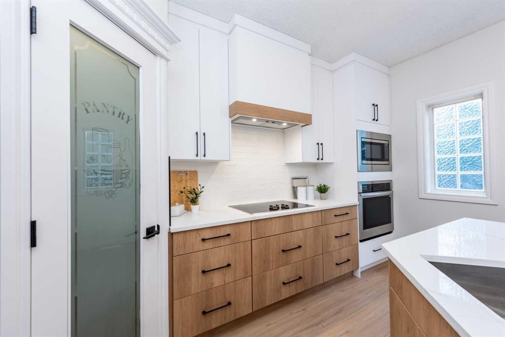 181 Chapala Drive Se, Calgary, AB - Indoor Photo Showing Kitchen With Upgraded Kitchen