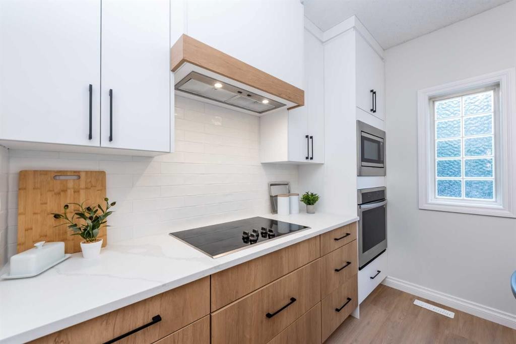 181 Chapala Drive Se, Calgary, AB - Indoor Photo Showing Kitchen With Upgraded Kitchen