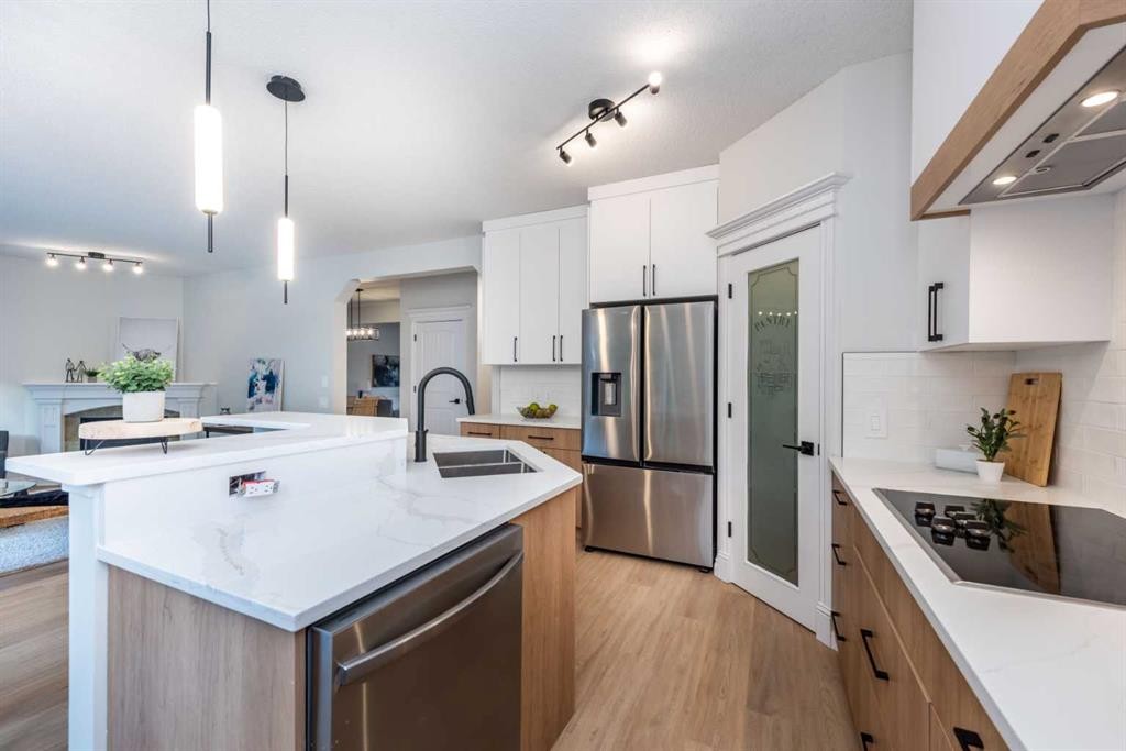 181 Chapala Drive Se, Calgary, AB - Indoor Photo Showing Kitchen With Double Sink With Upgraded Kitchen