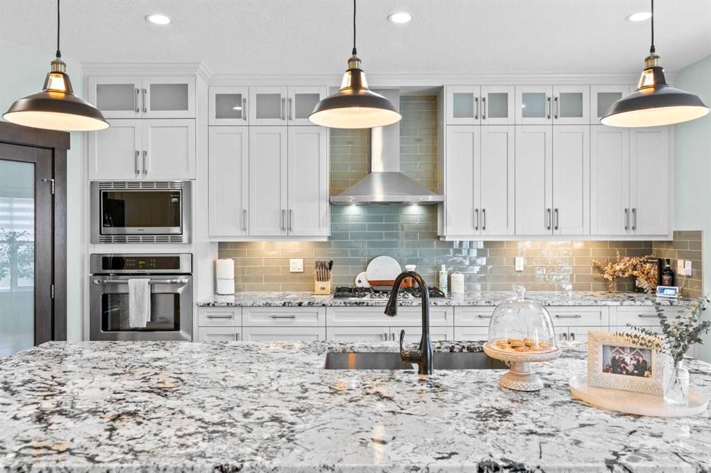 148 Baysprings Court Sw, Airdrie, AB - Indoor Photo Showing Kitchen With Upgraded Kitchen