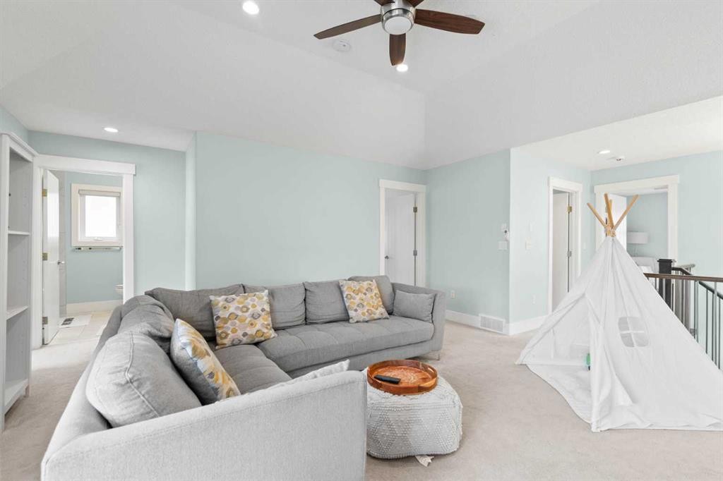 148 Baysprings Court Sw, Airdrie, AB - Indoor Photo Showing Living Room