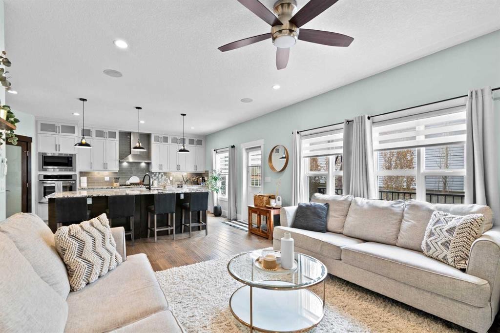 148 Baysprings Court Sw, Airdrie, AB - Indoor Photo Showing Living Room