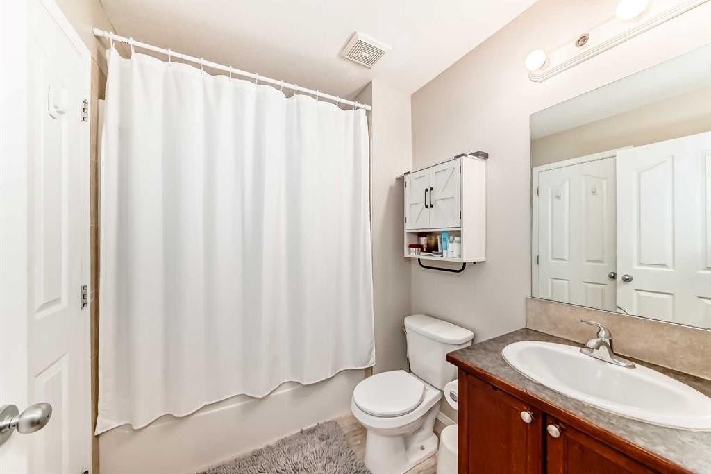 402-2066 Luxstone Boulevard Sw, Airdrie, AB - Indoor Photo Showing Bathroom