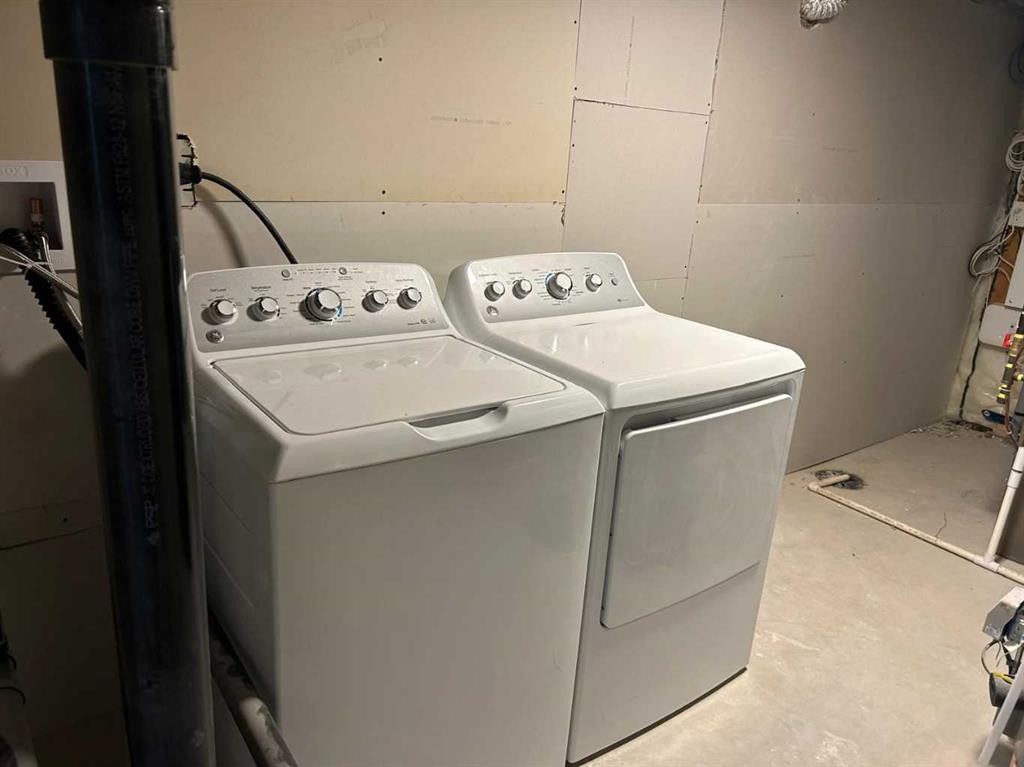 717 Windrow Manor Sw, Airdrie, AB - Indoor Photo Showing Laundry Room