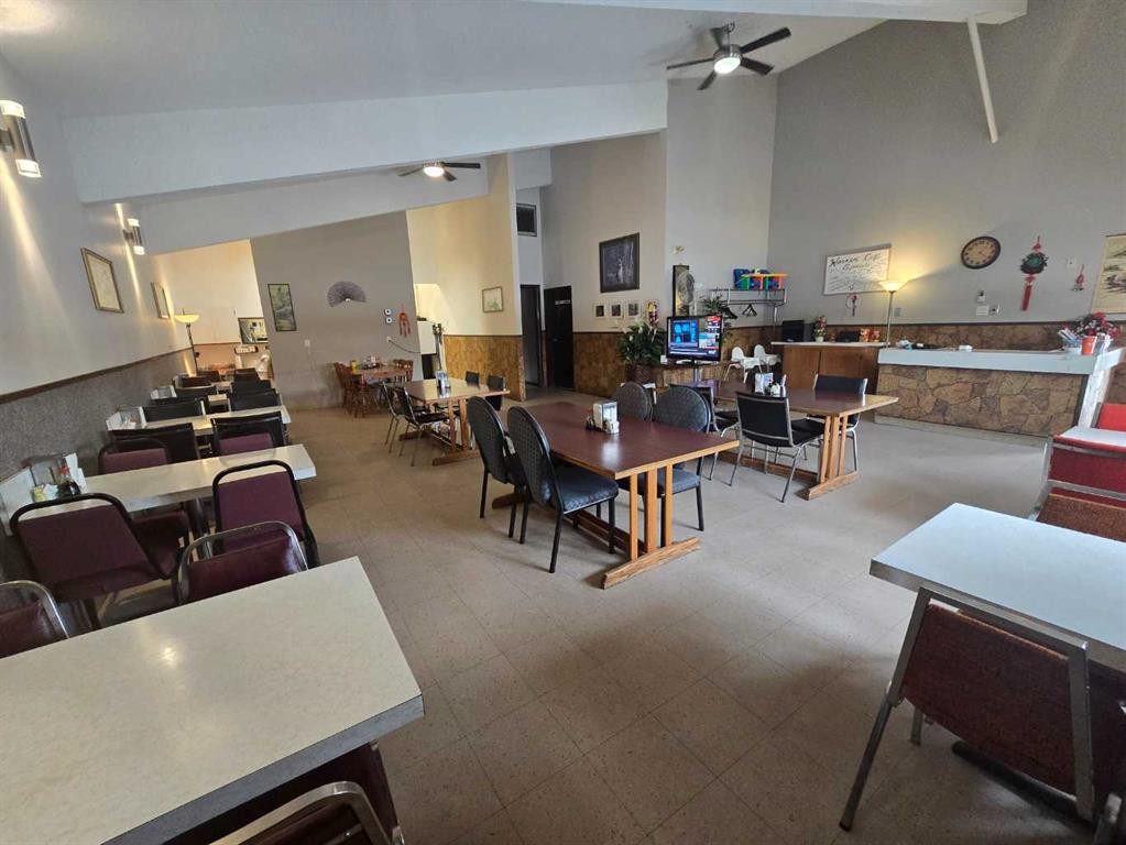 215 4 Avenue, Warner, AB