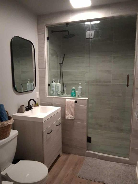 49 Fireside Bend, Cochrane, AB - Indoor Photo Showing Bathroom