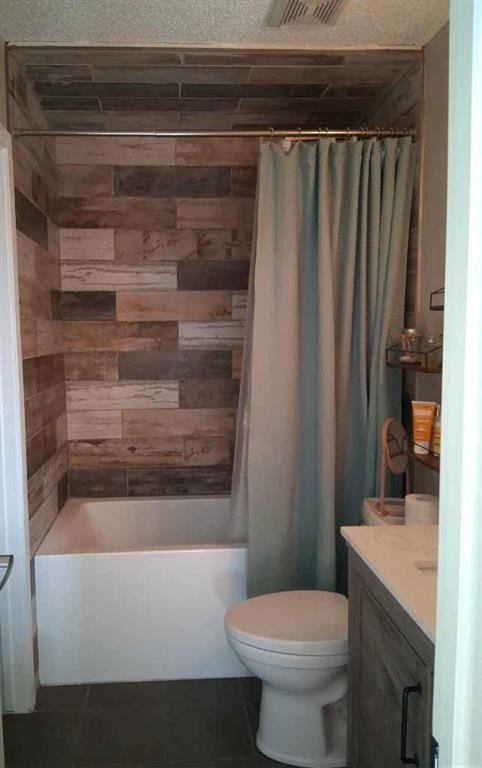 49 Fireside Bend, Cochrane, AB - Indoor Photo Showing Bathroom