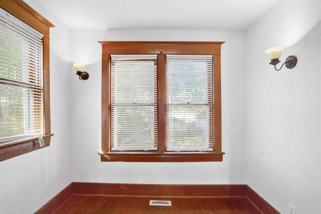 2452 28 Avenue Sw, Calgary, AB - Indoor Photo Showing Other Room