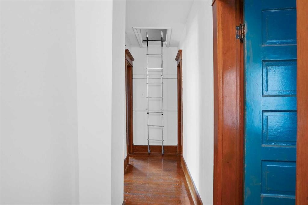 2452 28 Avenue Sw, Calgary, AB - Indoor Photo Showing Other Room