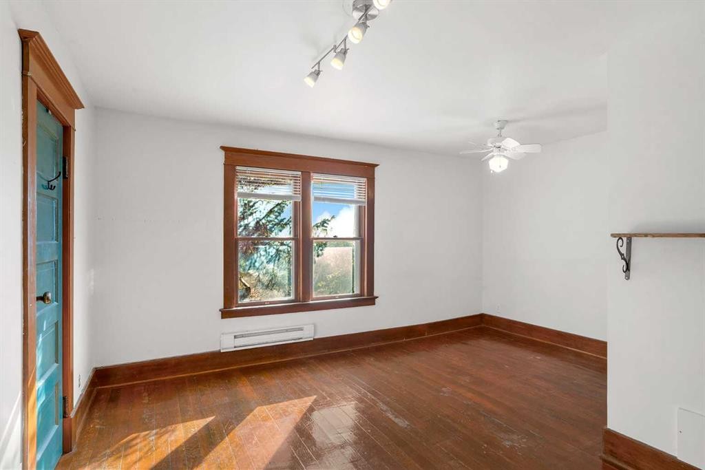 2452 28 Avenue Sw, Calgary, AB - Indoor Photo Showing Other Room