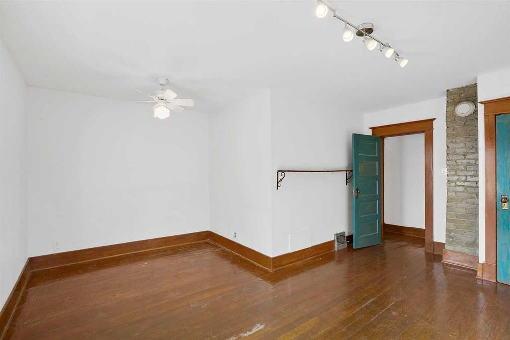 2452 28 Avenue Sw, Calgary, AB - Indoor Photo Showing Other Room