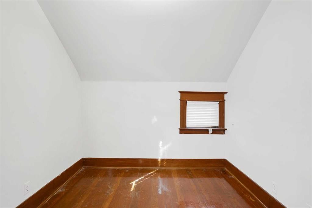 2452 28 Avenue Sw, Calgary, AB - Indoor Photo Showing Other Room