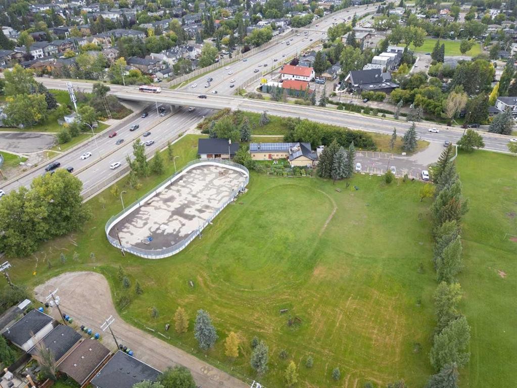 2452 28 Avenue Sw, Calgary, AB - Outdoor With View