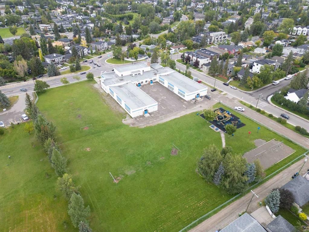 2452 28 Avenue Sw, Calgary, AB - Outdoor With View