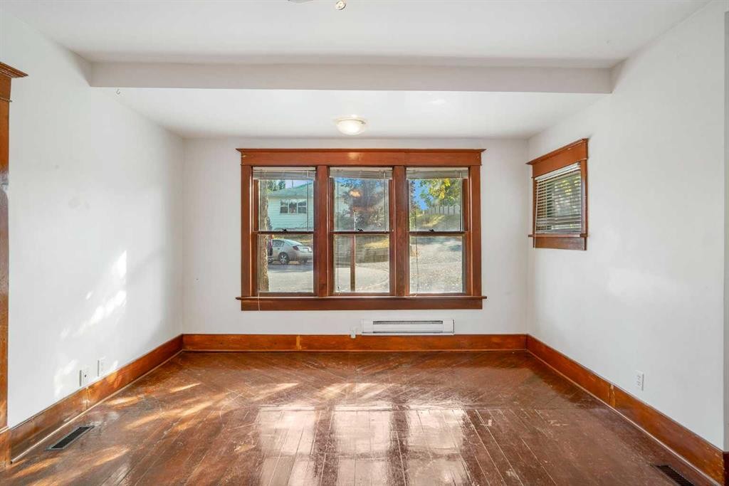 2452 28 Avenue Sw, Calgary, AB - Indoor Photo Showing Other Room