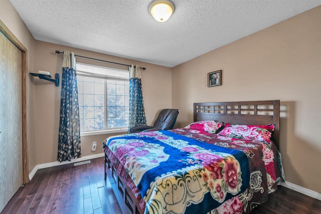 18 Martinvalley Way Ne, Calgary, AB - Indoor Photo Showing Bedroom