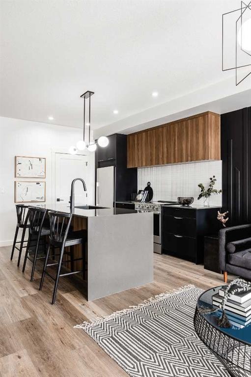 1313-14910 1 Street Nw, Calgary, AB - Indoor Photo Showing Kitchen