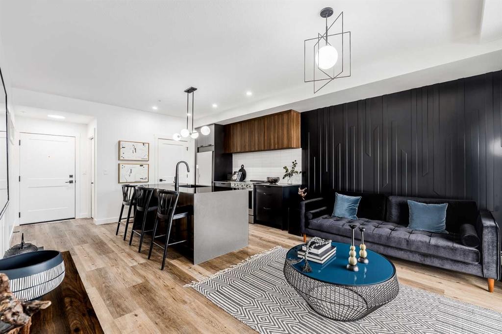 1313-14910 1 Street Nw, Calgary, AB - Indoor Photo Showing Living Room
