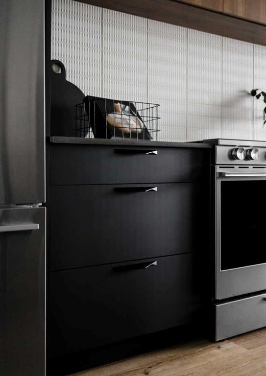 1313-14910 1 Street Nw, Calgary, AB - Indoor Photo Showing Kitchen