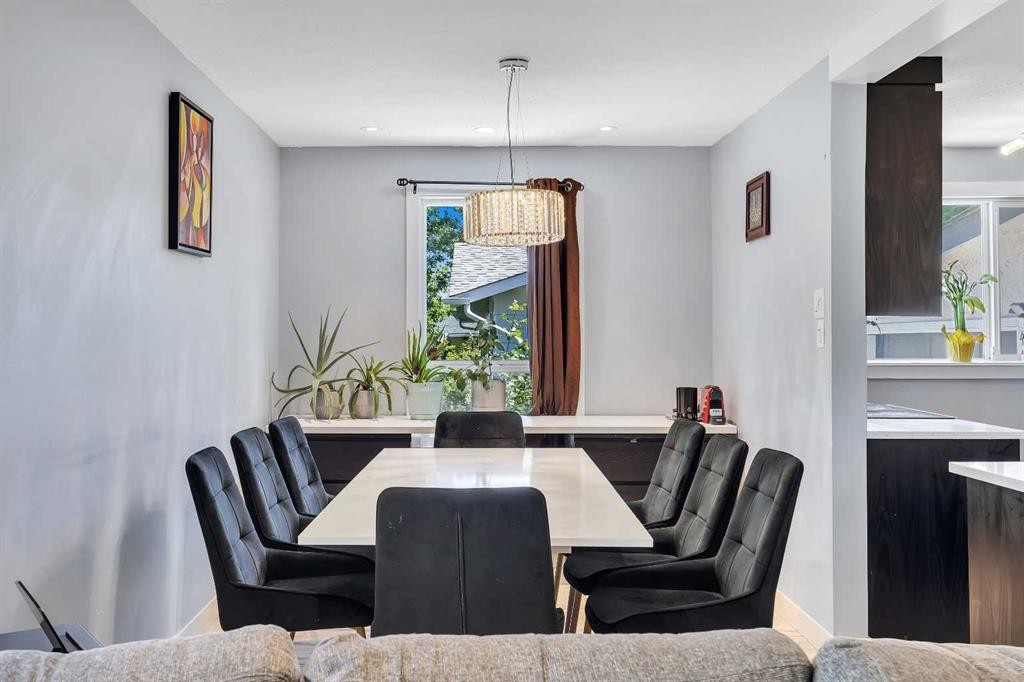 440 Foritana Road Se, Calgary, AB - Indoor Photo Showing Dining Room