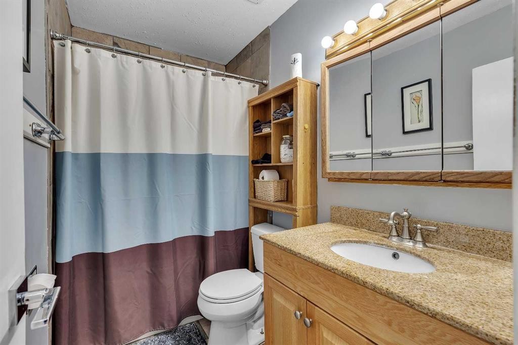 440 Foritana Road Se, Calgary, AB - Indoor Photo Showing Bathroom