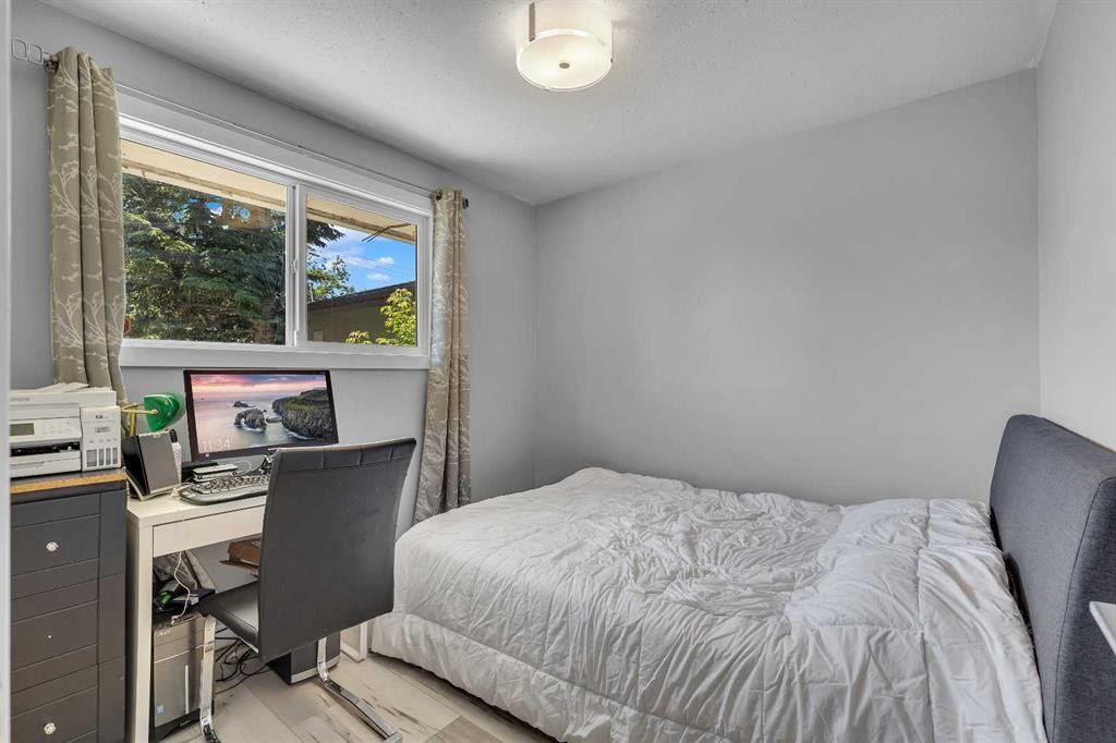 440 Foritana Road Se, Calgary, AB - Indoor Photo Showing Bedroom
