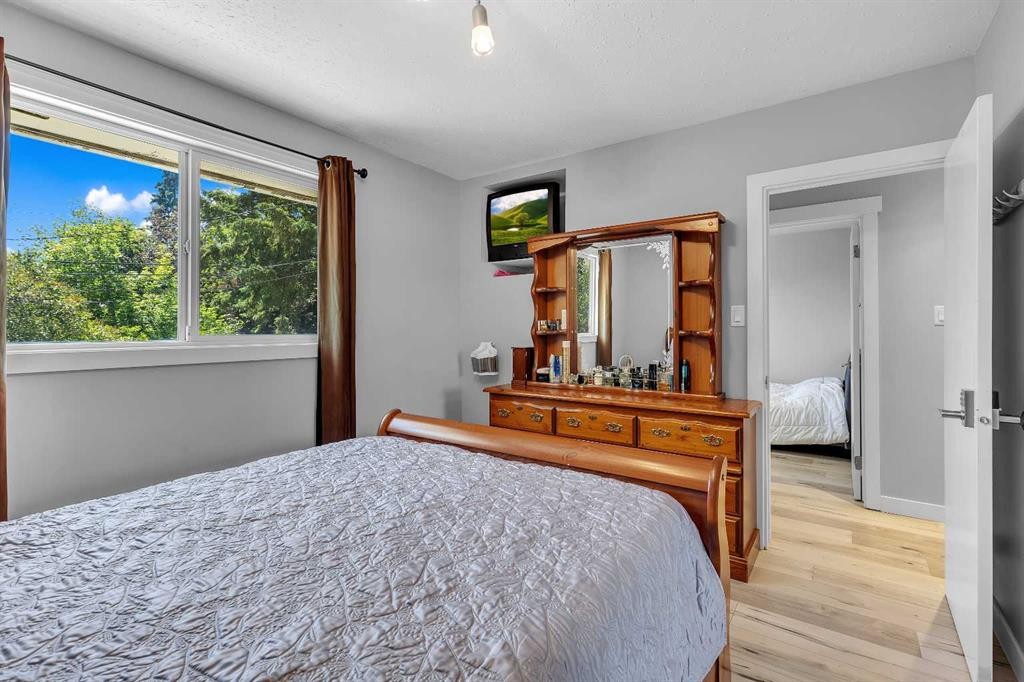 440 Foritana Road Se, Calgary, AB - Indoor Photo Showing Bedroom