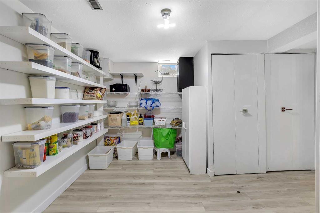 440 Foritana Road Se, Calgary, AB - Indoor