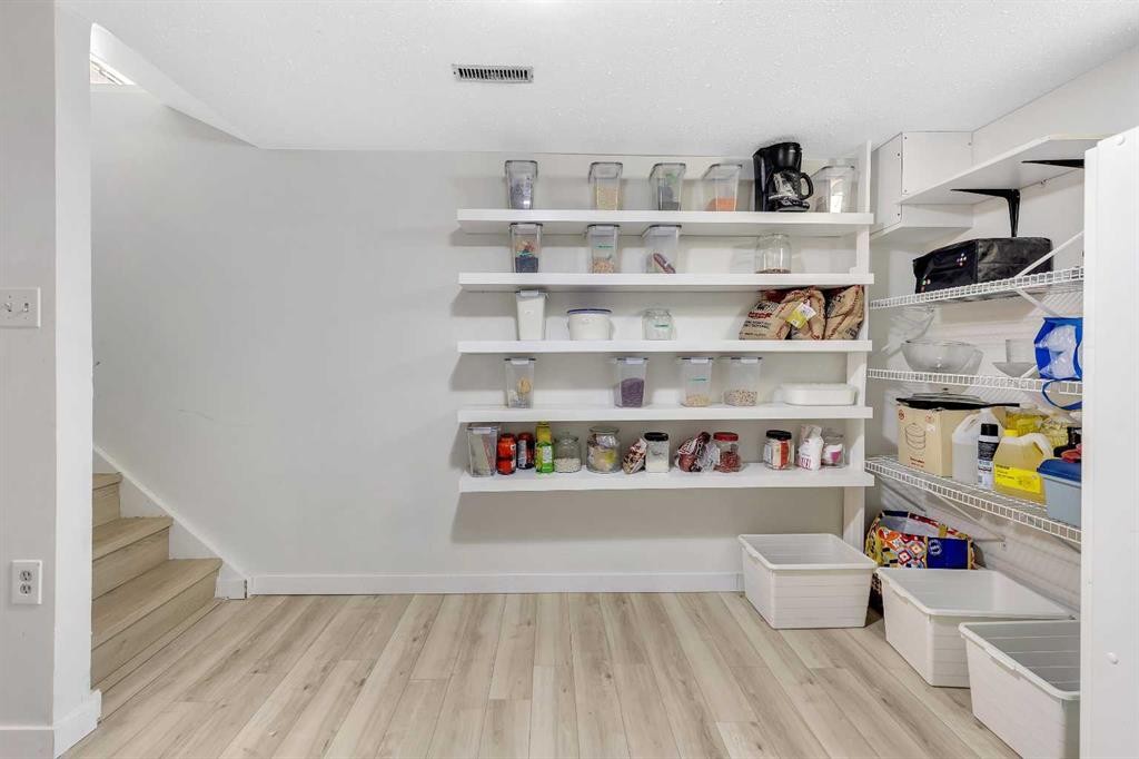 440 Foritana Road Se, Calgary, AB - Indoor