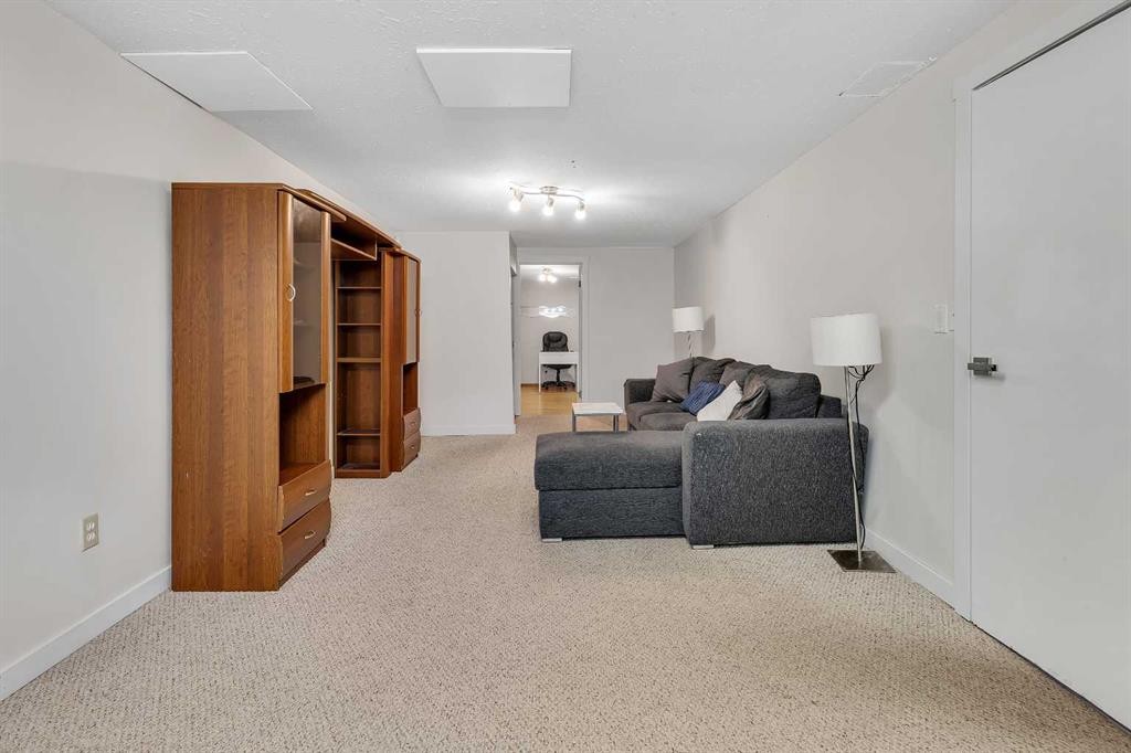 440 Foritana Road Se, Calgary, AB - Indoor