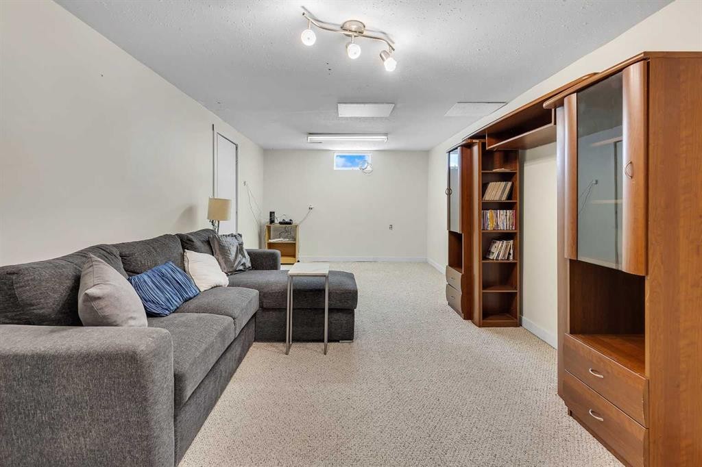 440 Foritana Road Se, Calgary, AB - Indoor