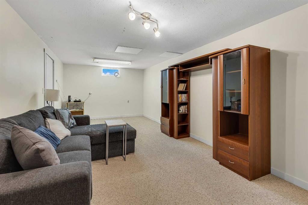 440 Foritana Road Se, Calgary, AB - Indoor Photo Showing Other Room