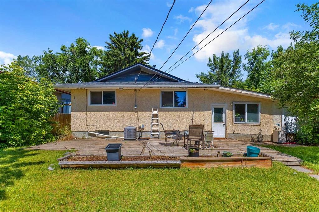 440 Foritana Road Se, Calgary, AB - Outdoor