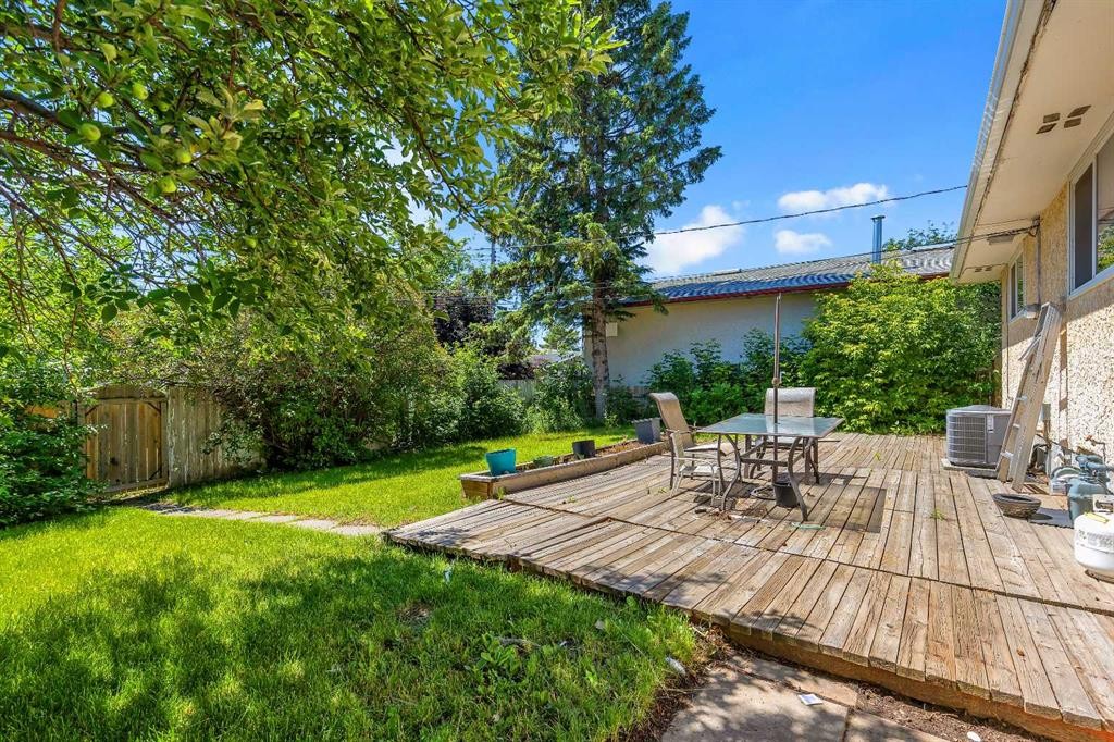 440 Foritana Road Se, Calgary, AB - Outdoor