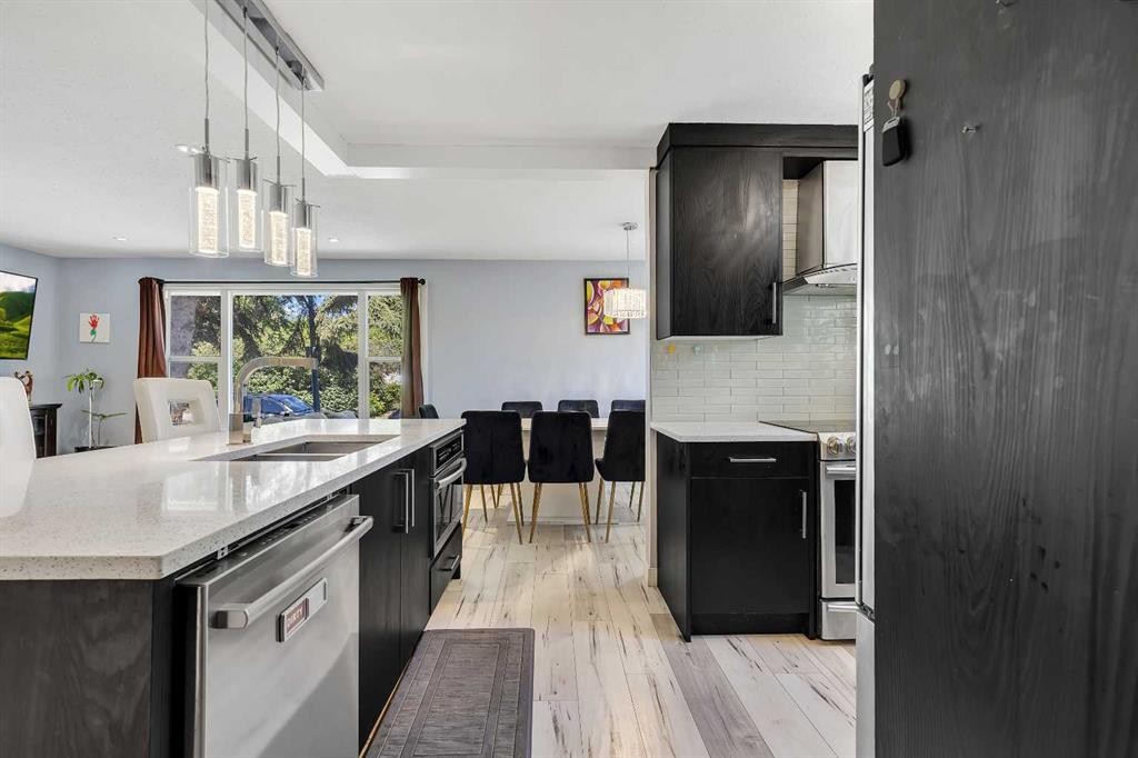 440 Foritana Road Se, Calgary, AB - Indoor Photo Showing Kitchen With Double Sink