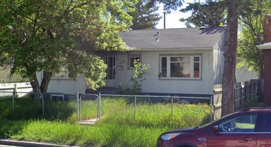 3520 Centre Street Ne, Calgary, AB - Outdoor