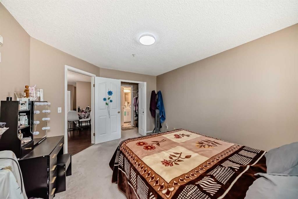 119-6000 Somervale Court Sw, Calgary, AB - Indoor Photo Showing Bedroom
