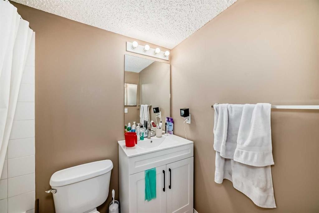 119-6000 Somervale Court Sw, Calgary, AB - Indoor Photo Showing Bathroom