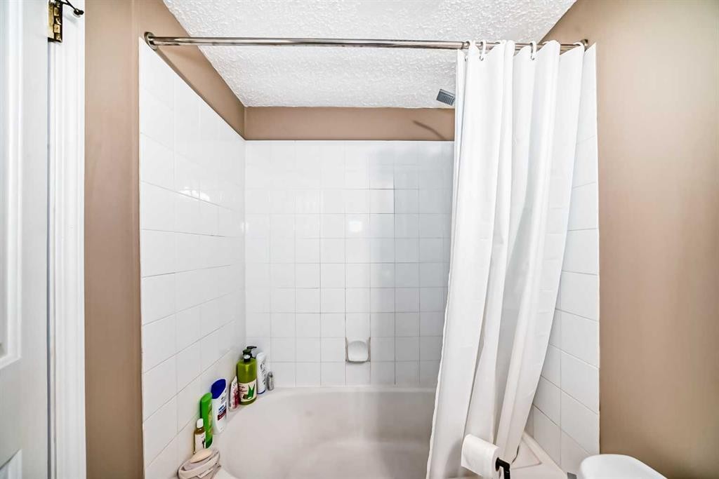 119-6000 Somervale Court Sw, Calgary, AB - Indoor Photo Showing Bathroom